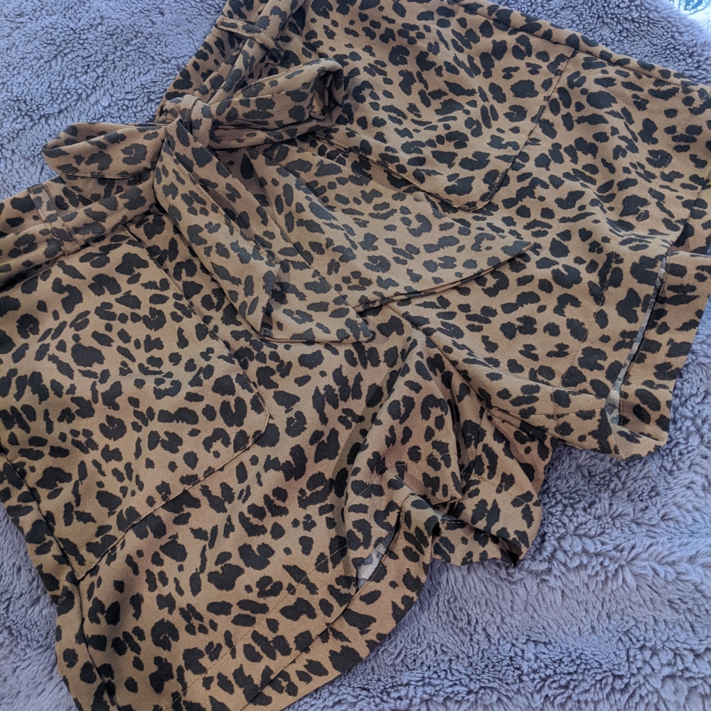 Leopard print highwaisted shorts